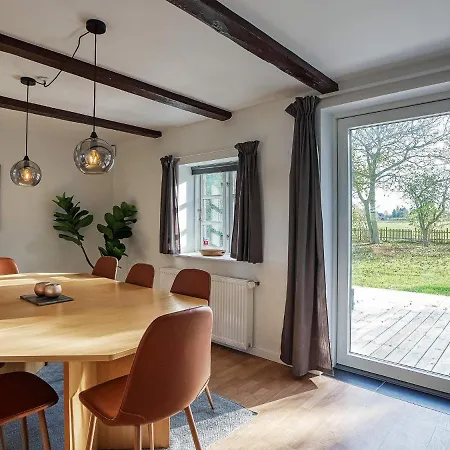 Dom wakacyjny Cozy Vacation Home With Hot Tub