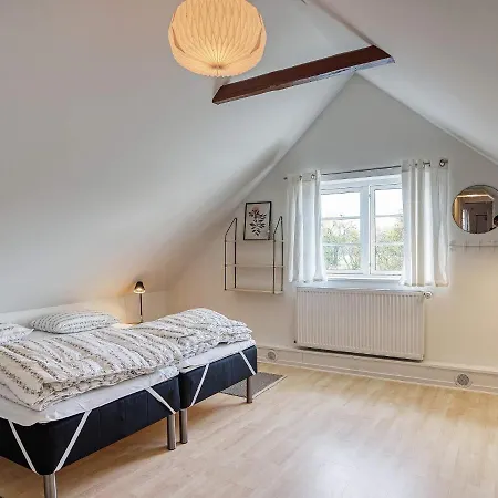 Cozy Vacation With Hot Tub Sakskøbing