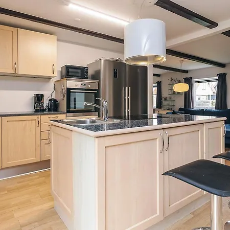 Dom wakacyjny Cozy Vacation Home With Hot Tub