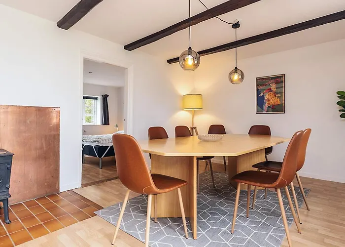 Cozy Vacation With Hot Tub *